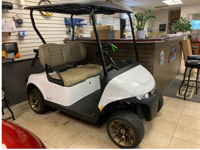 2025 E-Z-GO Freedom® RXV® ELiTE Lithium Bright White | GCH Golf