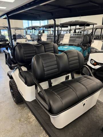 2027 EZGO Express photo 2