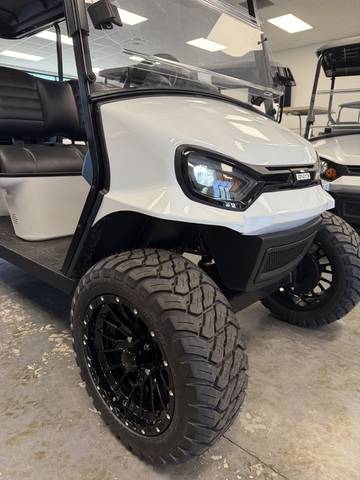 2027 EZGO Express photo 3