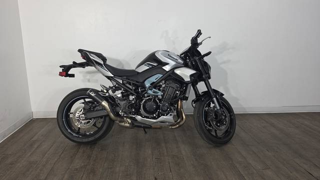 2025 Kawasaki Z900 ABS Galaxy Silver/Metallic Spark Black