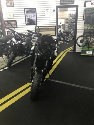 2025 Kawasaki Z900 ABS Metallic Spark Black/Metallic Carbon Gray