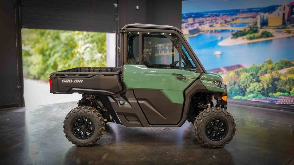 New Can-Am® Defender DPS CAB HD9 Compass Green 2026