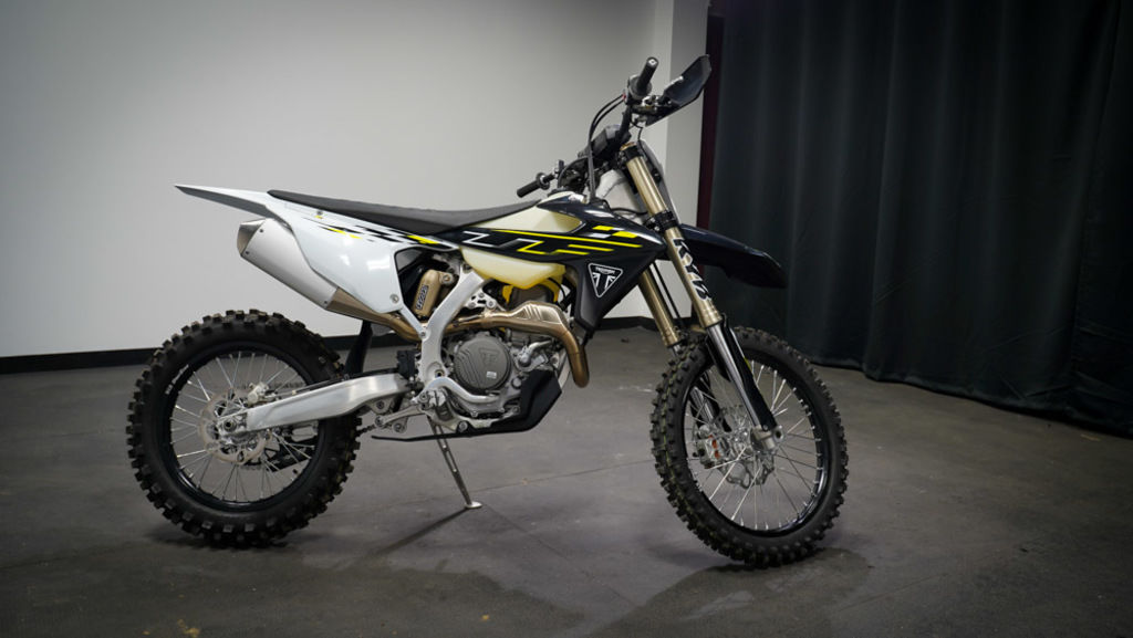 New Triumph TF 450-C Jet black/ Pure white 2026