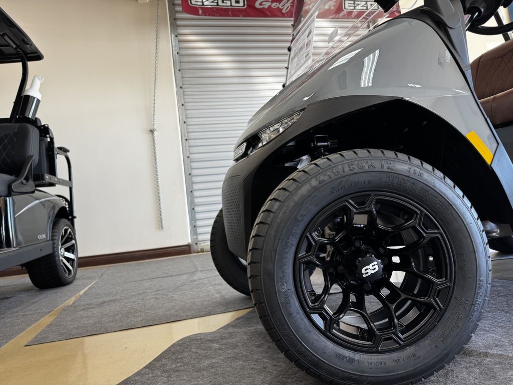2027 E-Z-GO RXV 2 Freedom Elite Lithium — photo 4