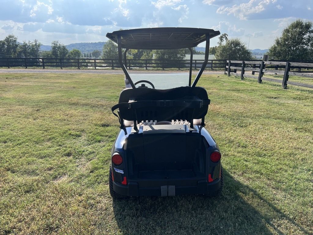 2026 E-Z-GO RXV 2 Freedom Elite Lithium — photo 4