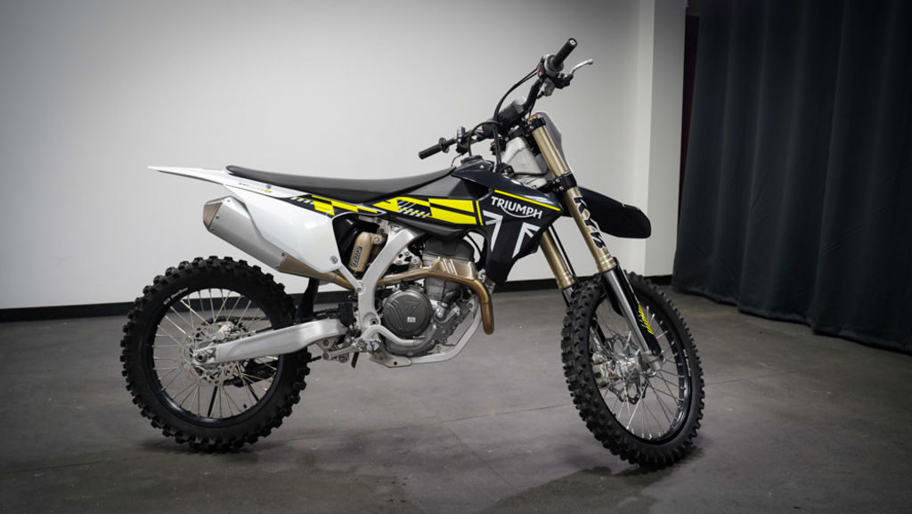 New Triumph TF 250-X Jet Black/Pure White 2026