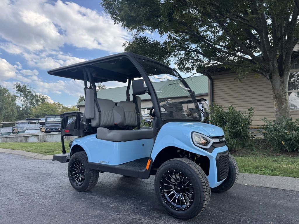 2027 E-Z-GO Liberty 4 XTL ELiTE Lithium Powertrain LSV — photo 2