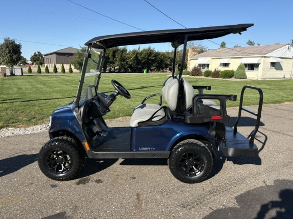 2027 E-Z-GO Liberty 4 XT 13.5-hp Gas Powertrain — photo 2