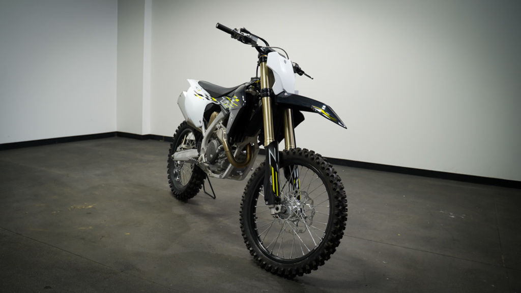 New Triumph TF 450-X Jet Black/Pure White 2026