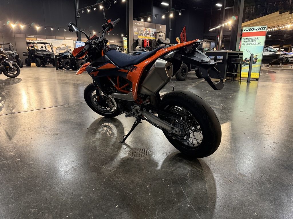 New KTM 690 SMC R 2026