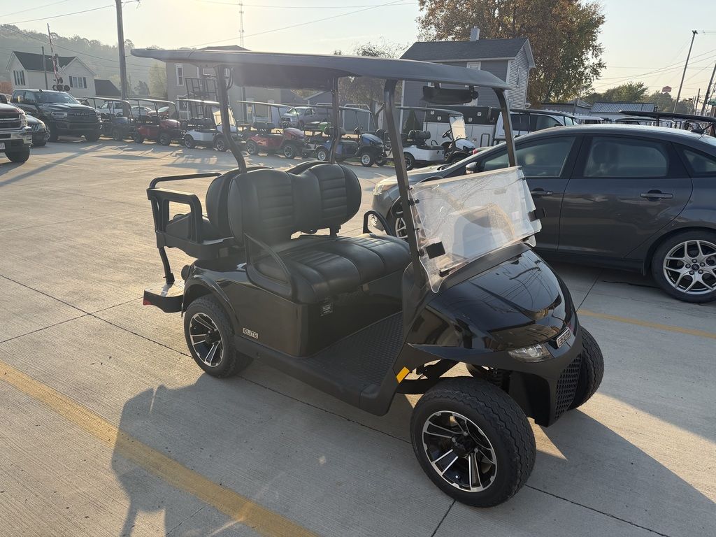 2026 E-Z-GO RXV 4 Touring ST Elite Lithium — photo 2