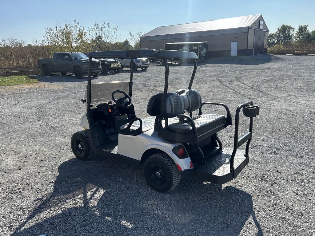 2023 E-Z-GO Valor Gas — photo 3