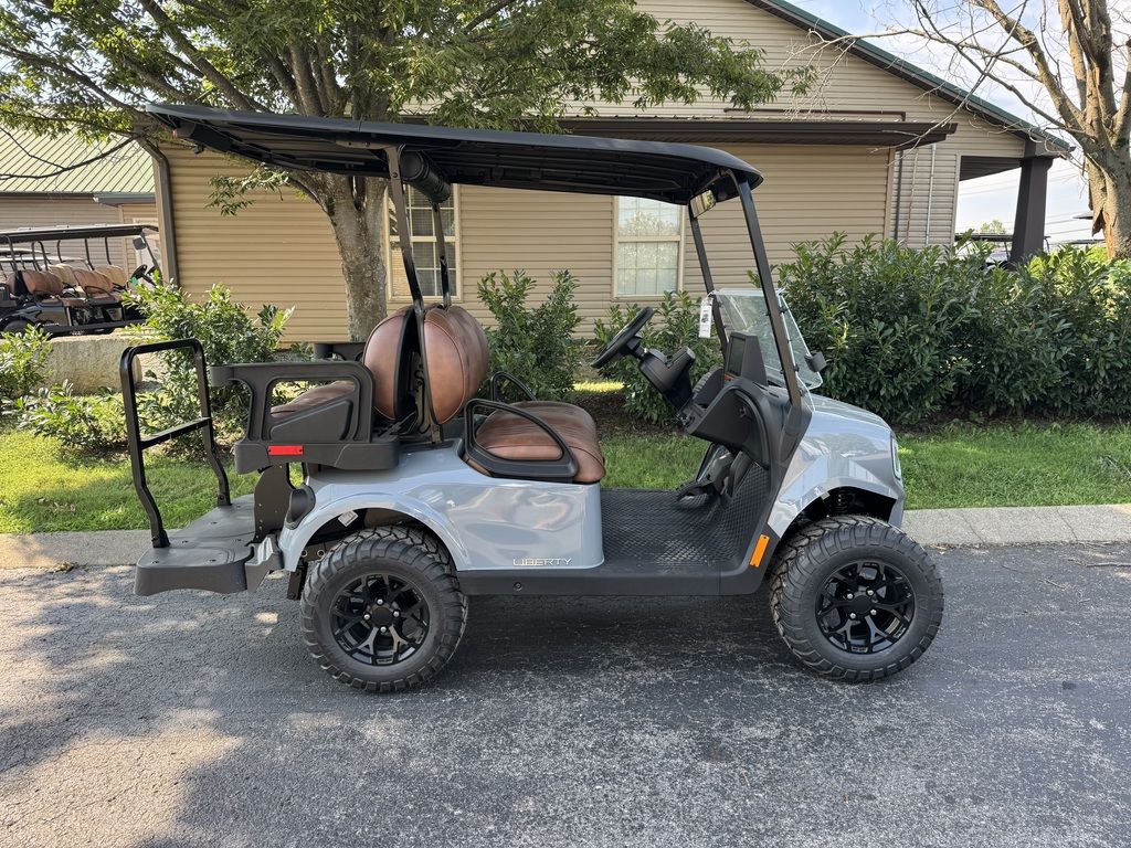 2027 E-Z-GO Liberty 4 XT 13.5-hp Gas Powertrain — photo 3