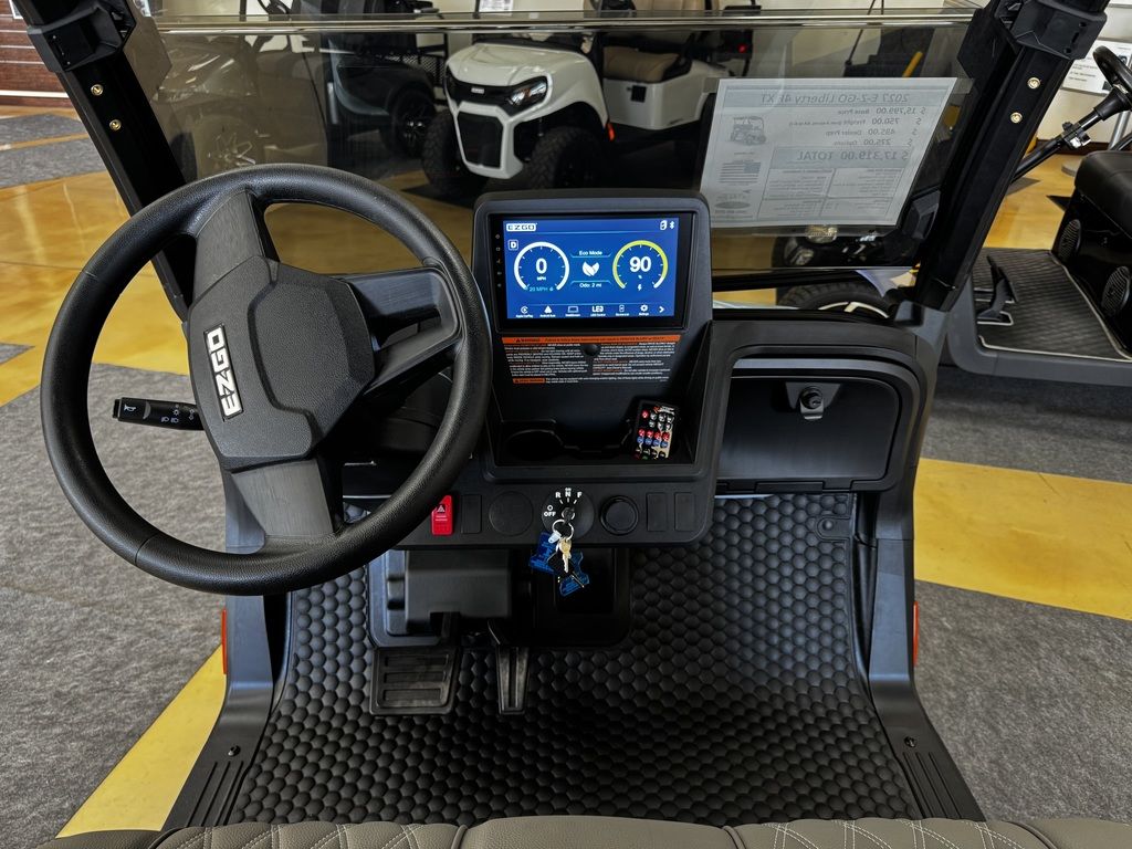 2027 E-Z-GO Liberty 4F XT ELiTE Lithium Powertrain — photo 4