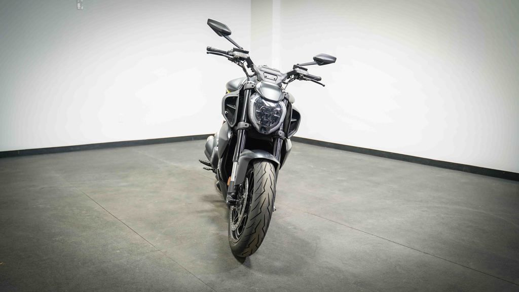 New Ducati Diavel V4 Red 2026