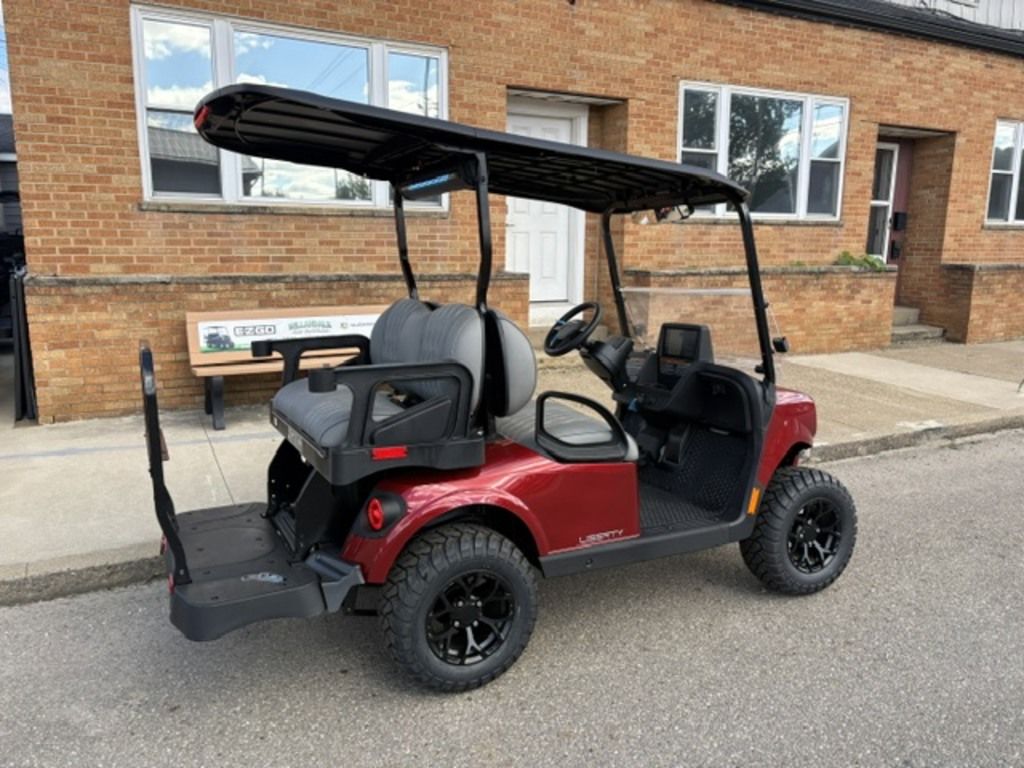 2027 E-Z-GO Liberty 4 XT 13.5-hp Gas Powertrain — photo 3