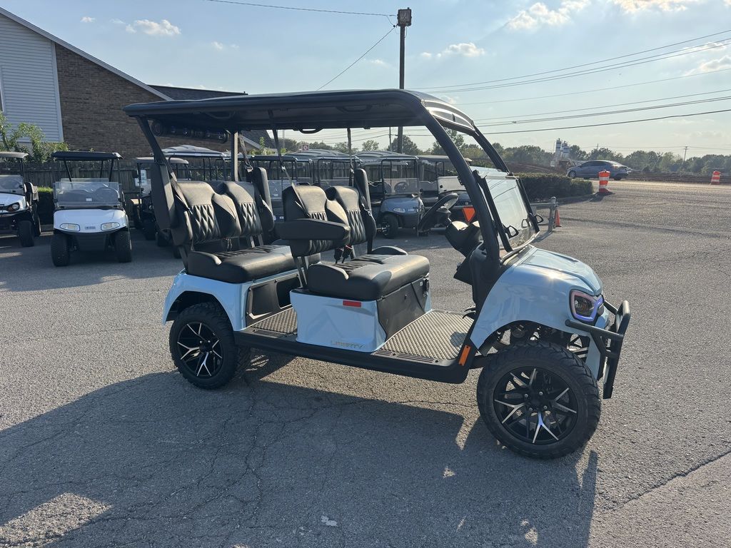 2027 E-Z-GO Liberty 4F XTL ELiTE Lithium Powertrain — photo 6