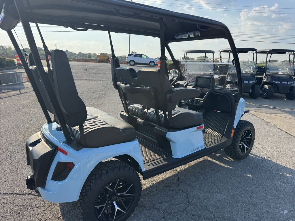 2027 E-Z-GO Liberty 4F XTL ELiTE Lithium Powertrain — photo 7