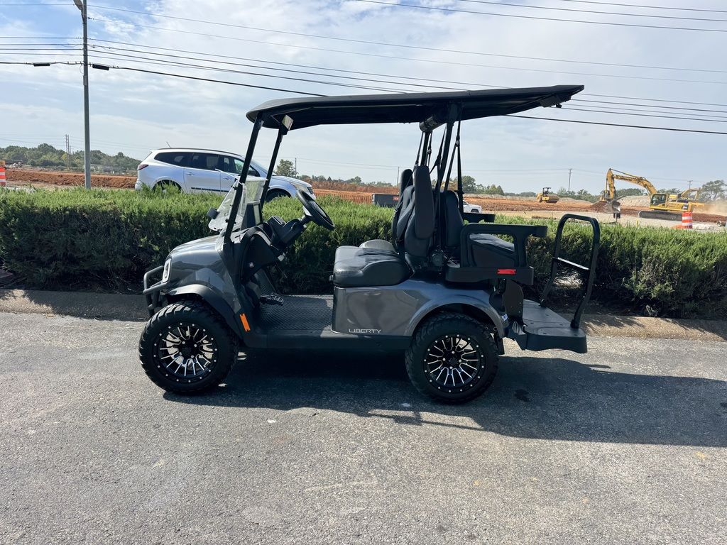 2027 E-Z-GO Liberty 4 XTL 13.5-hp Gas Powertrain — photo 3