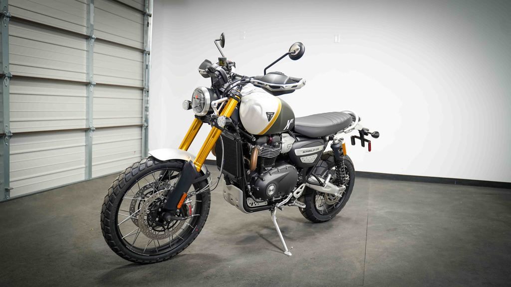 New Triumph Scrambler 1200 XE Matte khaki green 2026