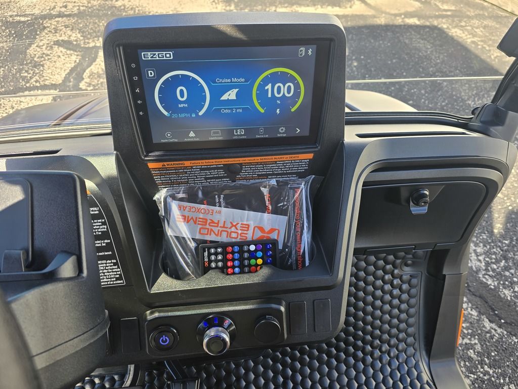 2027 E-Z-GO Liberty 4F XTL ELiTE Lithium Powertrain — photo 9