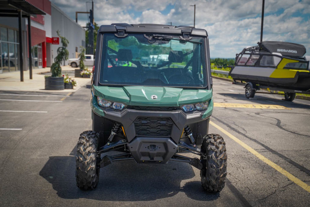 New Can-Am® Defender DPS CAB HD10 2026
