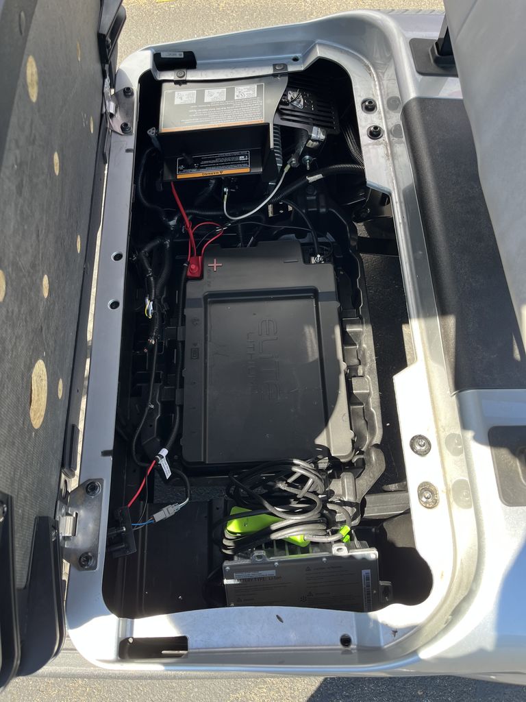 2026 E-Z-GO RXV 2 Freedom Elite Lithium — photo 6