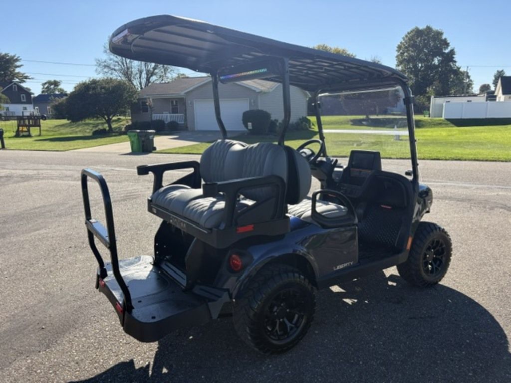 2027 E-Z-GO Liberty 4 XT 13.5-hp Gas Powertrain — photo 4
