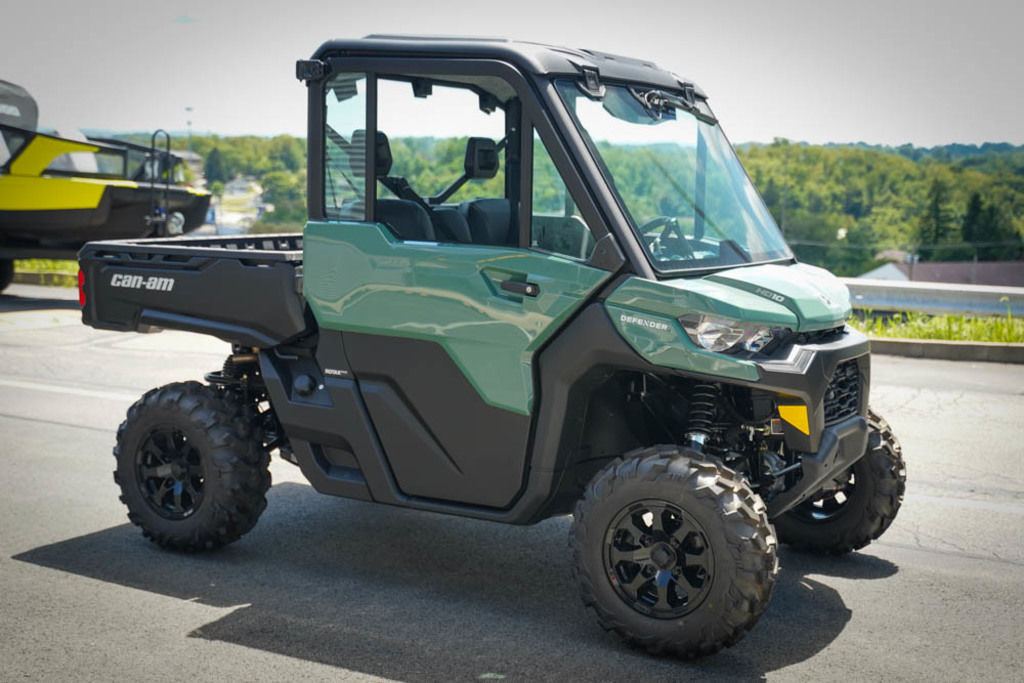 New Can-Am® Defender DPS CAB HD10 2026