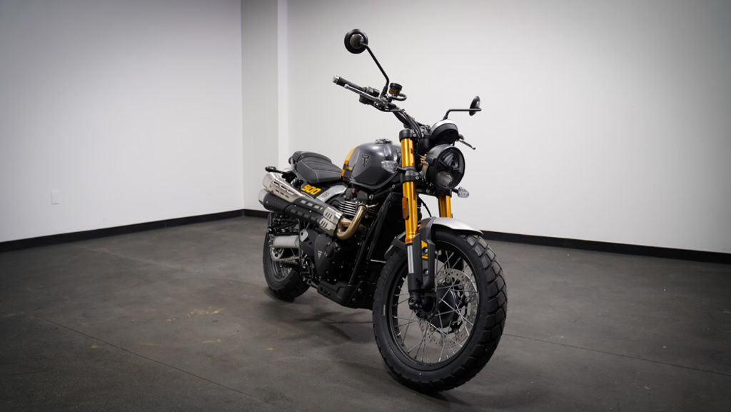 New Triumph Scrambler 900 Mineral grey 2026