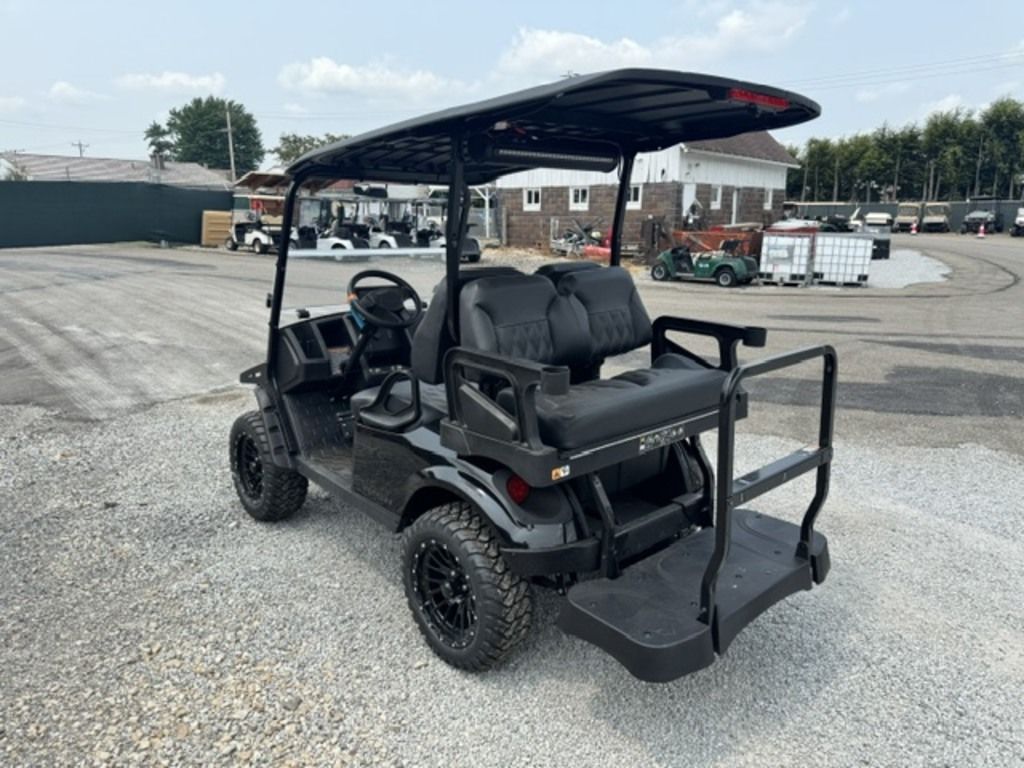 2027 E-Z-GO Express 4 Summit XTL 13.5-hp Gas — photo 2