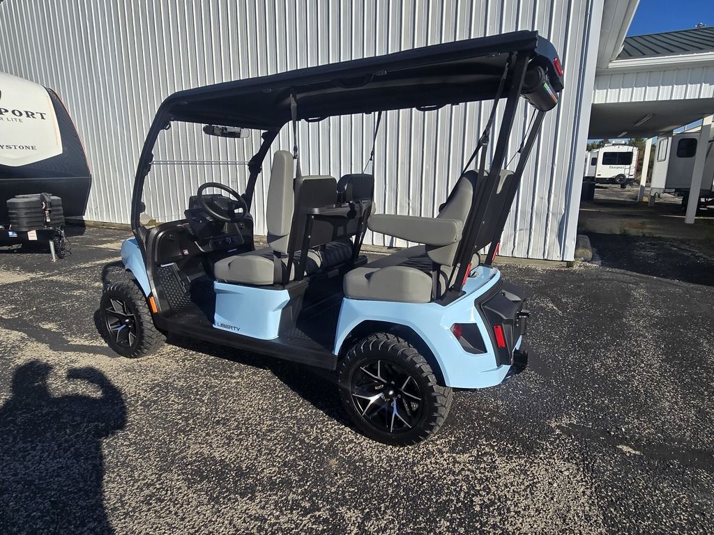 2027 E-Z-GO Liberty 4F XTL ELiTE Lithium Powertrain — photo 6