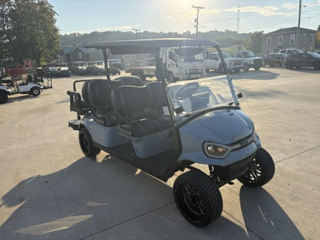 2027 E-Z-GO Express 6 Touring ST 13.5-hp Gas — photo 4
