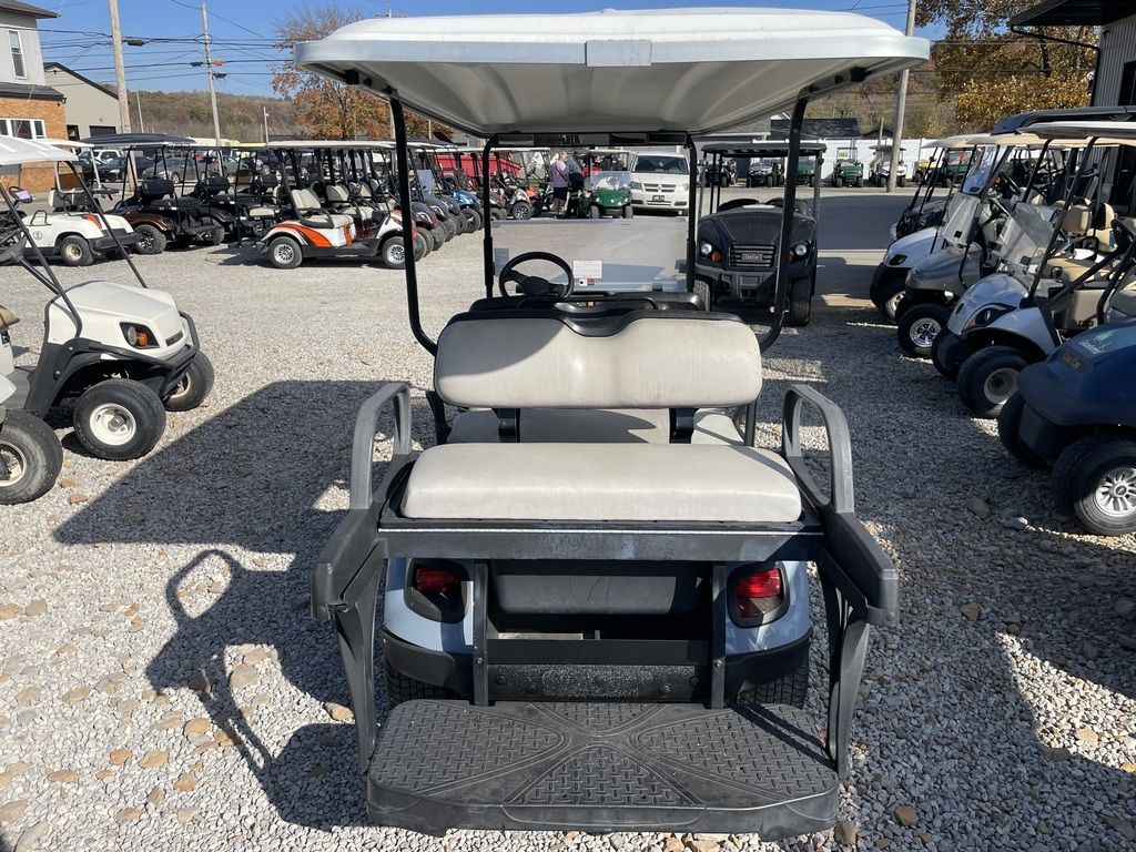 2021 E-Z-GO Express L6 Gas — photo 2