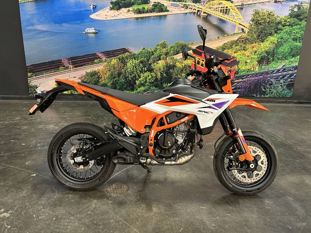 New KTM SMC 390 R 2026