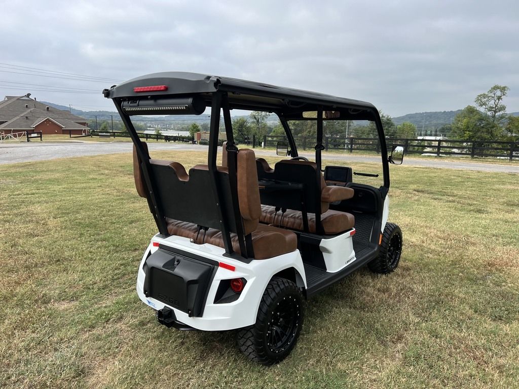 2027 E-Z-GO Liberty 4F XTL ELiTE Lithium Powertrain LSV — photo 5
