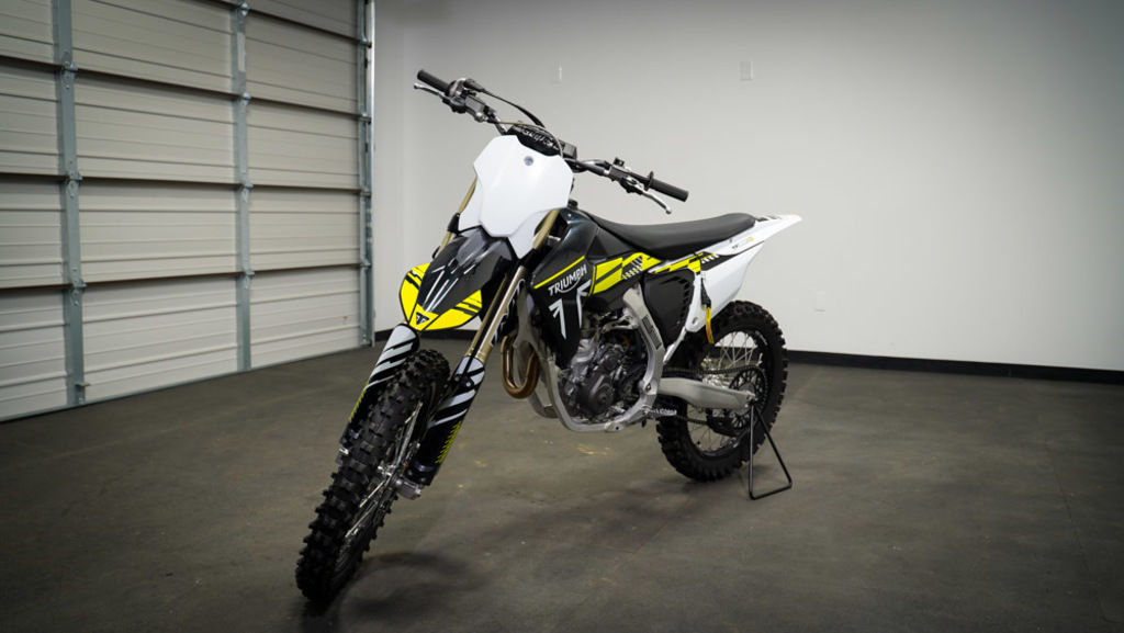 New Triumph TF 250-X Jet Black/Pure White 2026