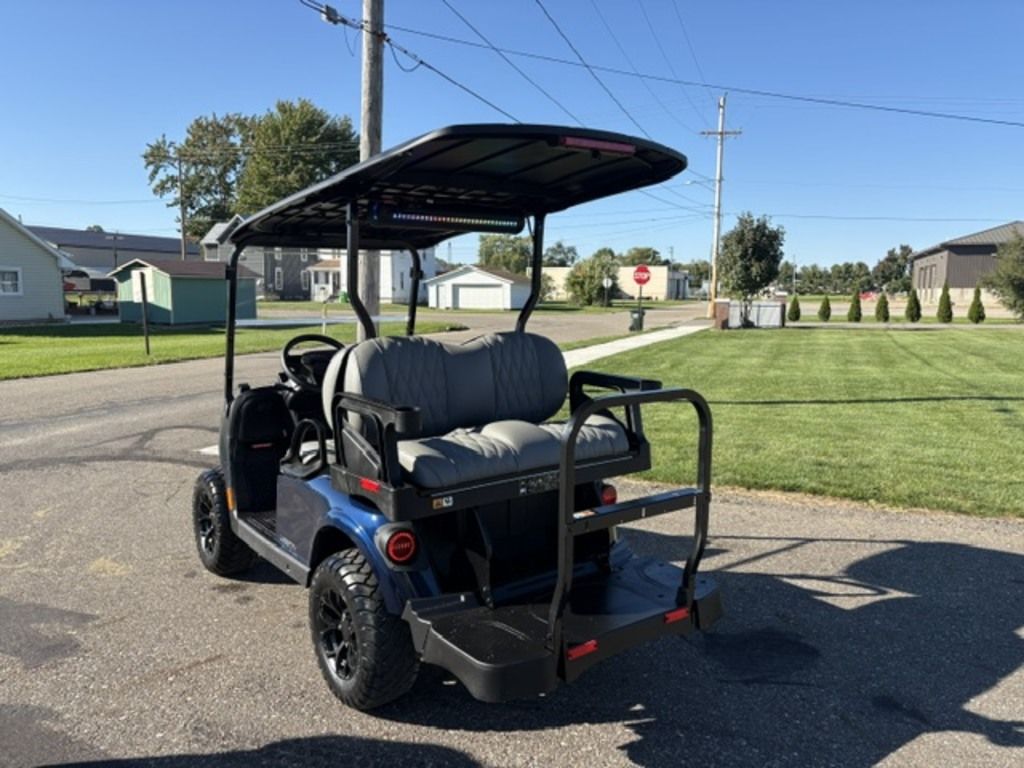 2027 E-Z-GO Liberty 4 XT 13.5-hp Gas Powertrain — photo 3