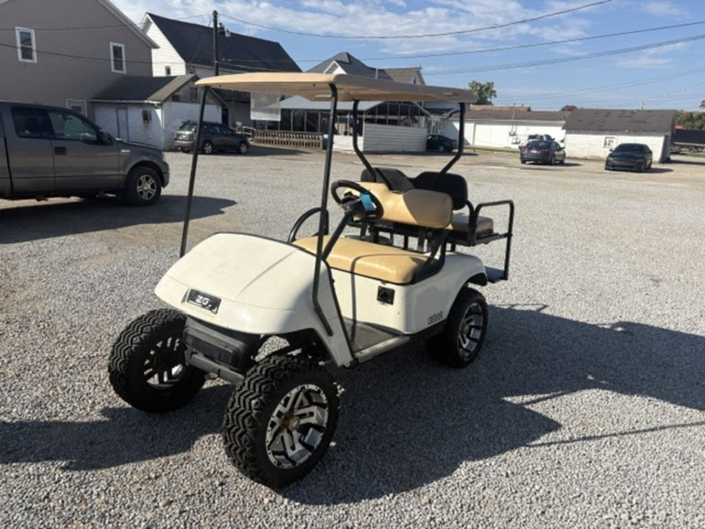 2013 E-Z-GO Shuttle 2+2 TXT Electric