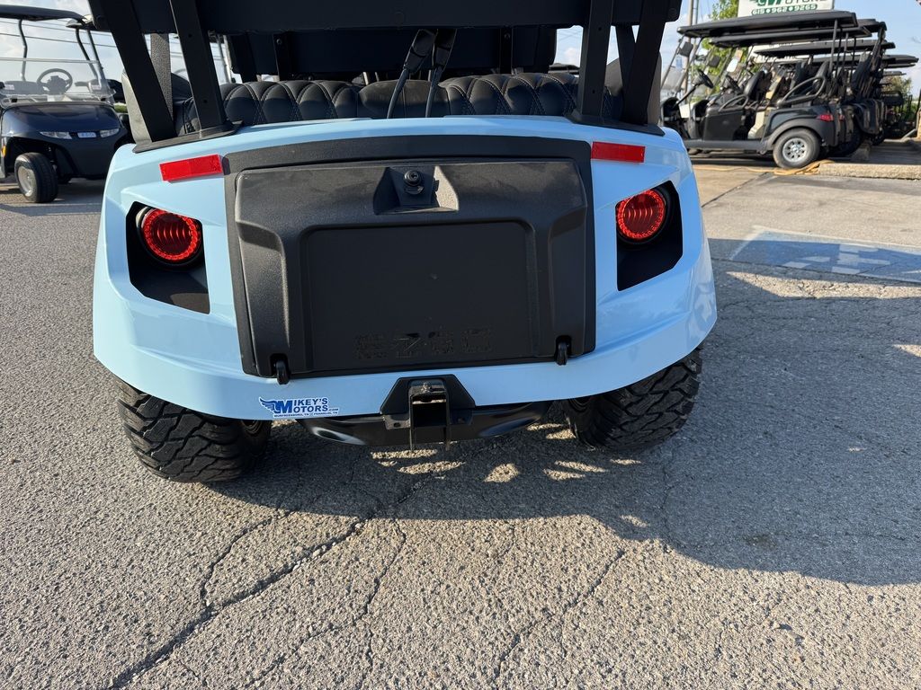 2027 E-Z-GO Liberty 4F XTL ELiTE Lithium Powertrain — photo 9