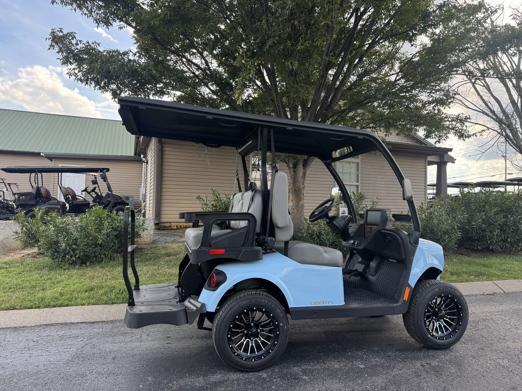 2027 E-Z-GO Liberty 4 XTL ELiTE Lithium Powertrain LSV — photo 5