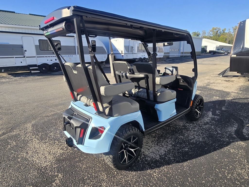 2027 E-Z-GO Liberty 4F XTL ELiTE Lithium Powertrain — photo 4