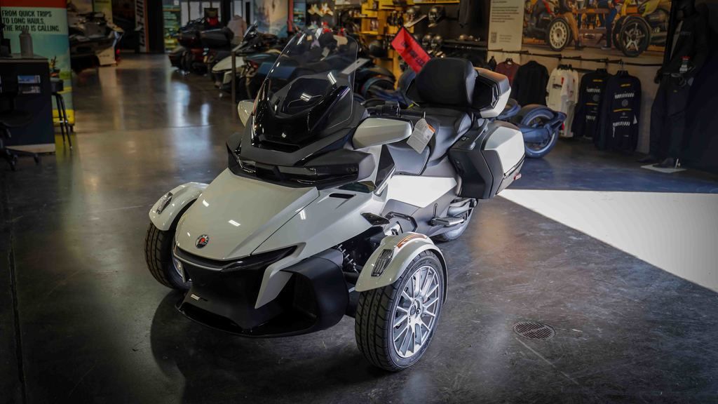 New Can-Am® Spyder RT Limited Platine 2026