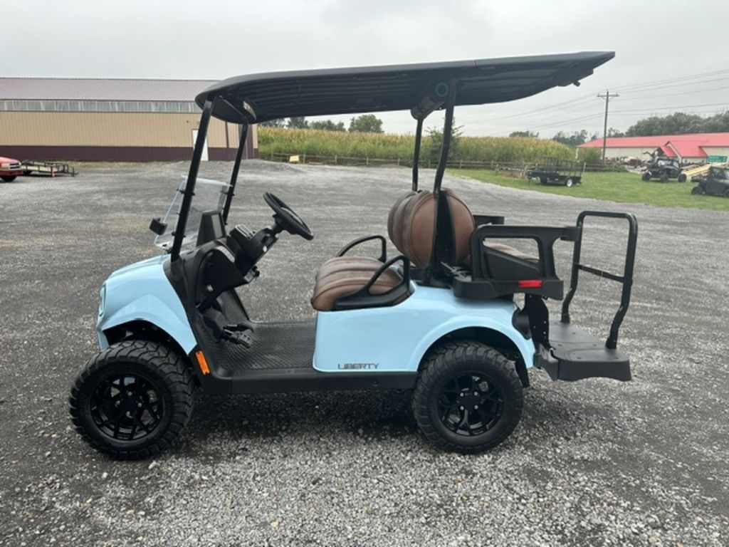 2027 E-Z-GO Liberty 4 XT 13.5-hp Gas Powertrain — photo 3