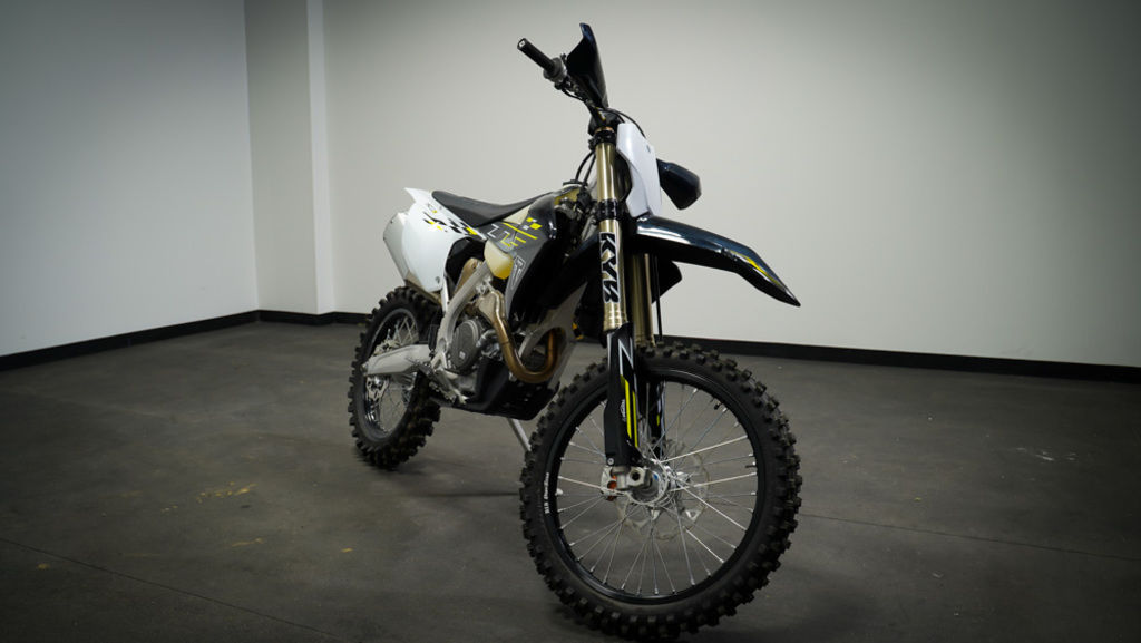 New Triumph TF 450-C Jet black/ Pure white 2026