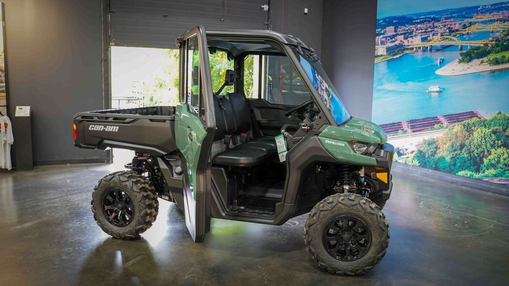 New Can-Am® Defender DPS CAB HD9 Compass Green 2026