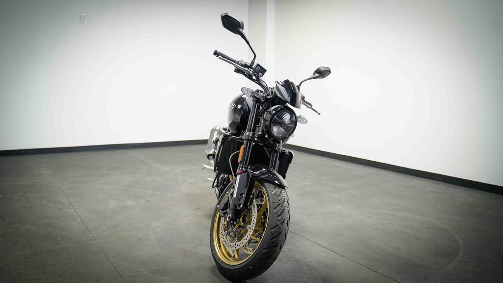 New Triumph Trident 800 Jet black 2026