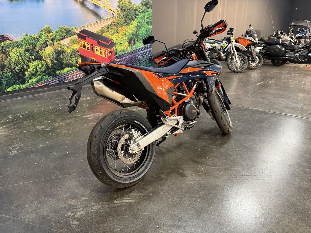 New KTM 690 SMC R 2026