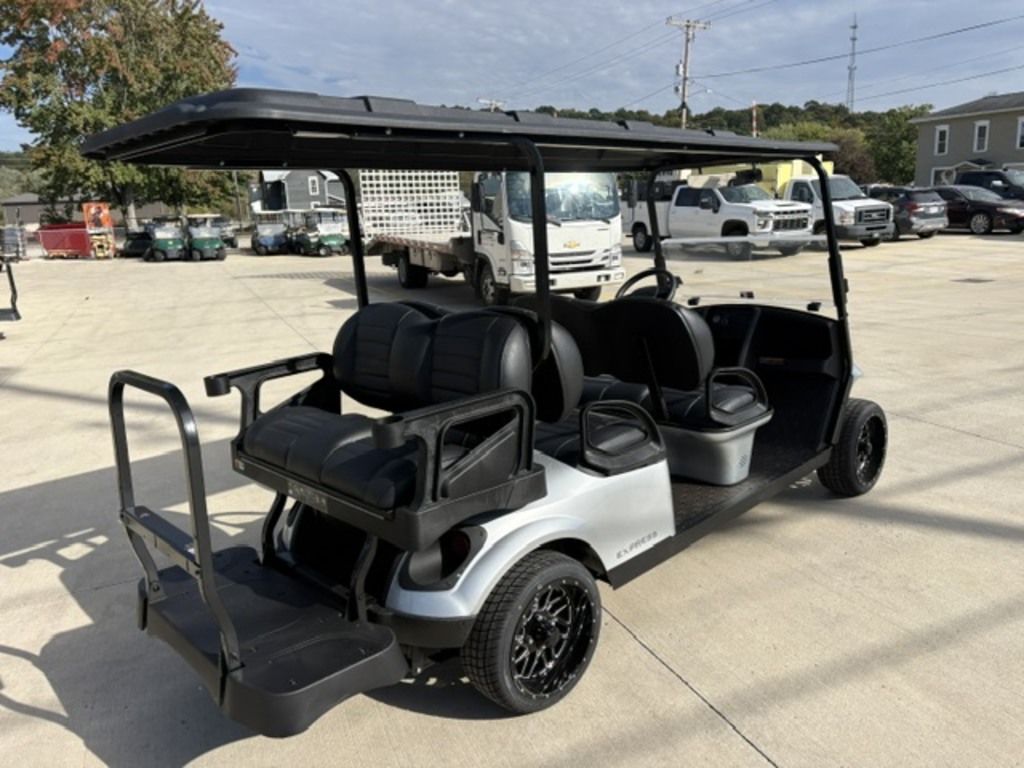 2027 E-Z-GO Express 6 Touring S 13.5-hp Gas — photo 3
