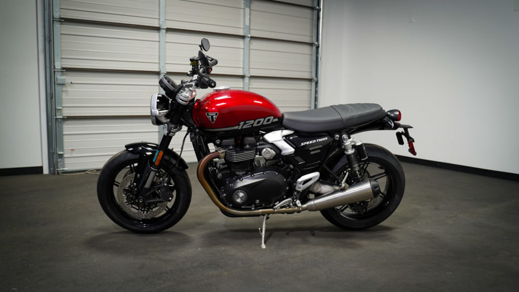 New Triumph Speed Twin 1200 Carnival Red/Sapphire Black 2026